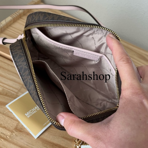 🌼Michael Kors Purse - Picture 9 of 15